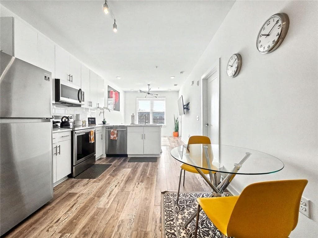 1 bedroom, 1 bathroom, 657 sq ft condominium for rent at 525 Parkway Drive 404, Atlanta, GA 30308 for $2,200 a month — photo 1 of 21