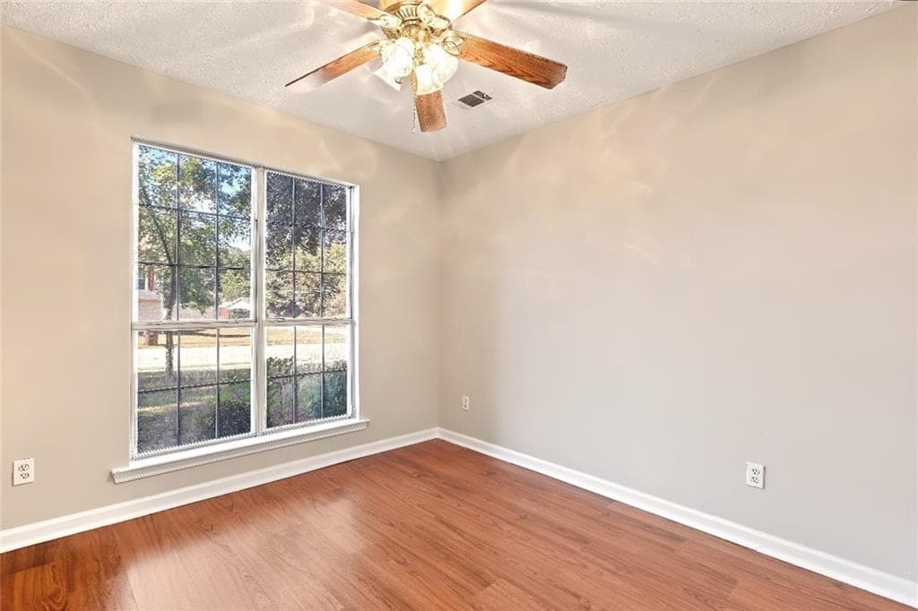 3 bedroom, 2 bathroom, 1,334 sq ft single family residence for sale at 110 Marians Way, Hampton, GA 30228 — photo 4