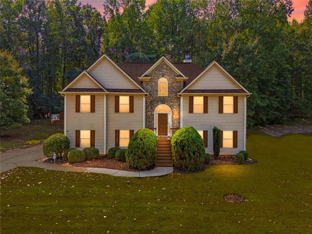 5 bedroom, 3 bathroom, 2,899 sq ft single family residence for sale at 1444 Jefferson Walk Circle, Jefferson, GA 30549