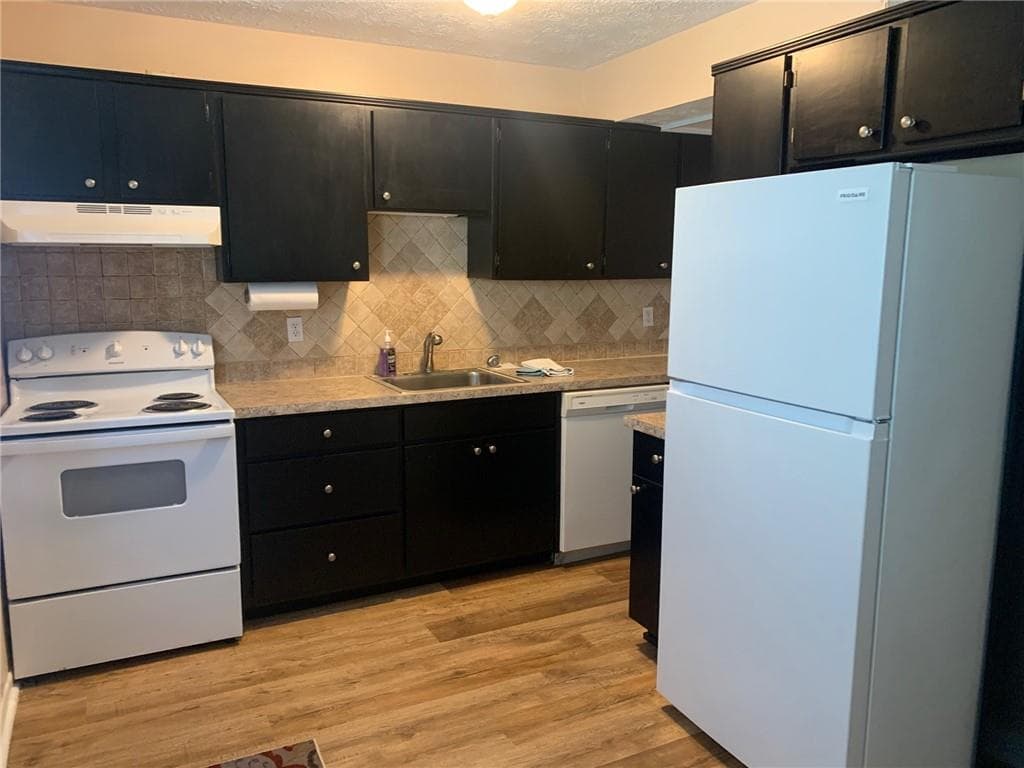 2 bedroom, 2 bathroom, 928 sq ft townhouse for rent at 1235 Riverside Drive B 4, Gainesville, GA 30501 for $1,350 a month — photo 6