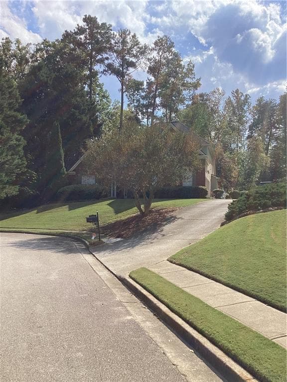 4 bedroom, 3 bathroom, 2,679 sq ft single family residence for rent at 5940 Hillside Manor Court, Buford, GA 30518 for $2,600 a month — photo 3
