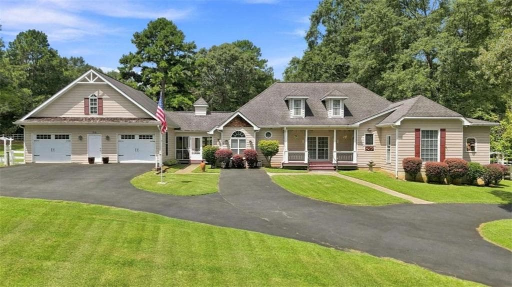 3 bedroom, 4 bathroom, 3,200 sq ft single family residence for sale at 215 Dorsey Road, Hampton, GA 30228 — photo 2