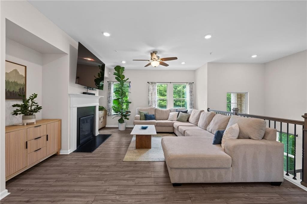 4 bedroom, 4 bathroom, 2,516 sq ft townhouse for sale at 743 Brecklin Lane, Woodstock, GA 30188 — photo 3