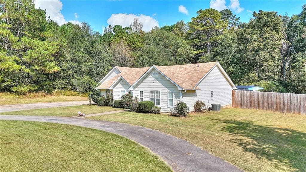 4 bedroom, 3 bathroom, 2,011 sq ft single family residence for sale at 1234 Cabin Bridge Road, Bethlehem, GA 30620 — photo 4