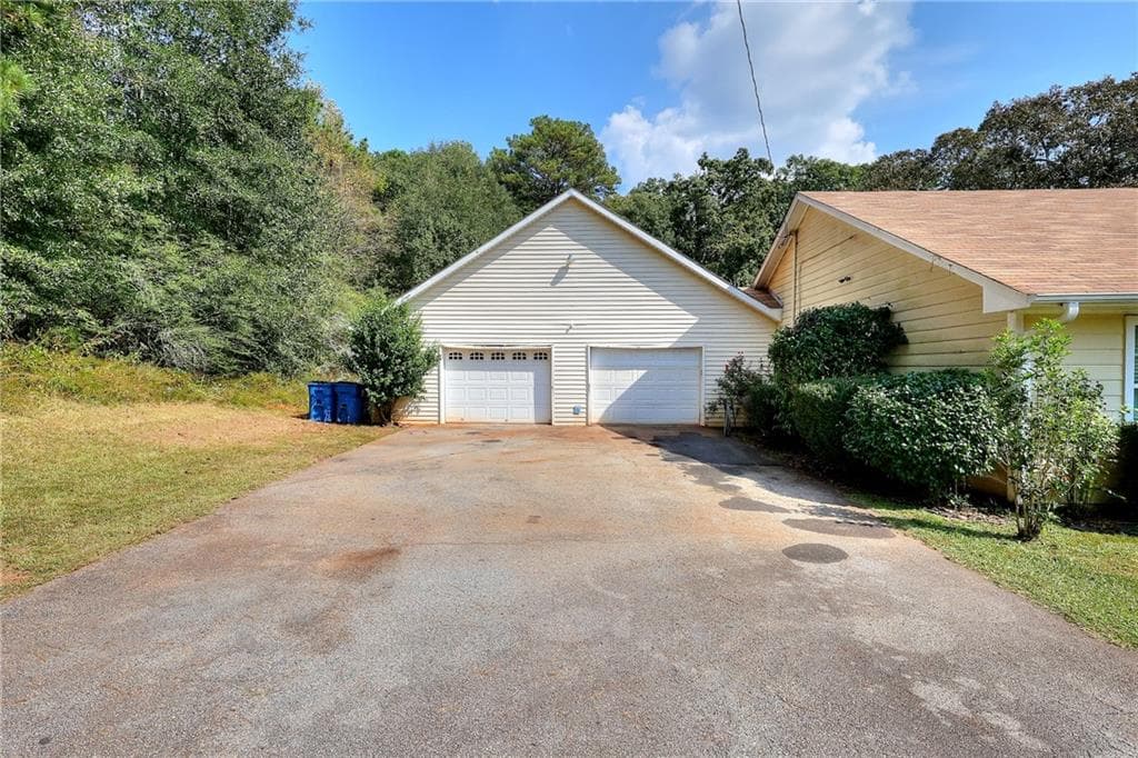 4 bedroom, 3 bathroom, 2,011 sq ft single family residence for sale at 1234 Cabin Bridge Road, Bethlehem, GA 30620 — photo 5