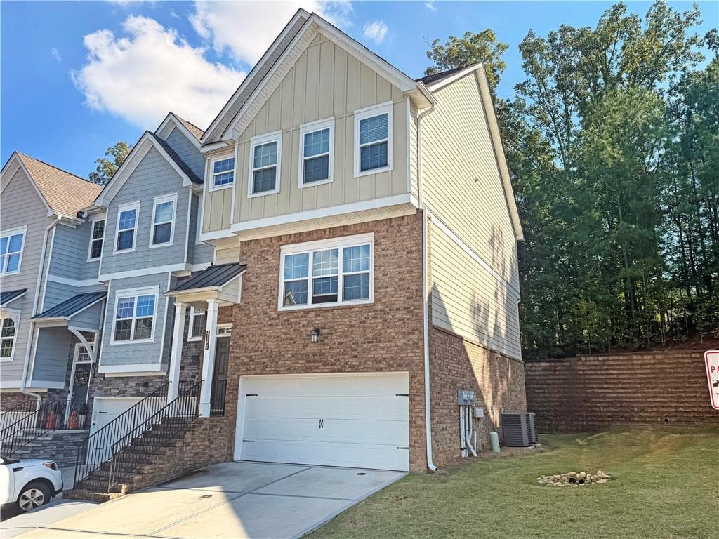 3 bedroom, 4 bathroom, 2,280 sq ft townhouse for sale at 4182 Chatham Ridge Dr, Buford, GA 30518 — photo 2