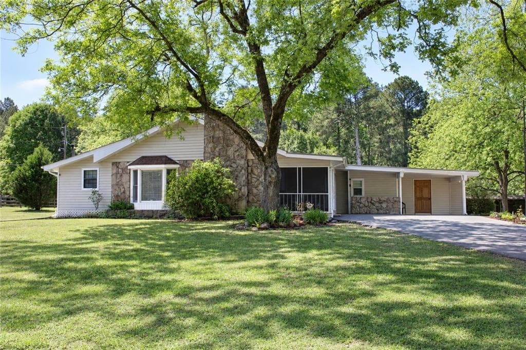 6 bedroom, 4 bathroom, 3,169 sq ft single family residence for sale at 394 Highway 211, Winder, GA 30680 — photo 2