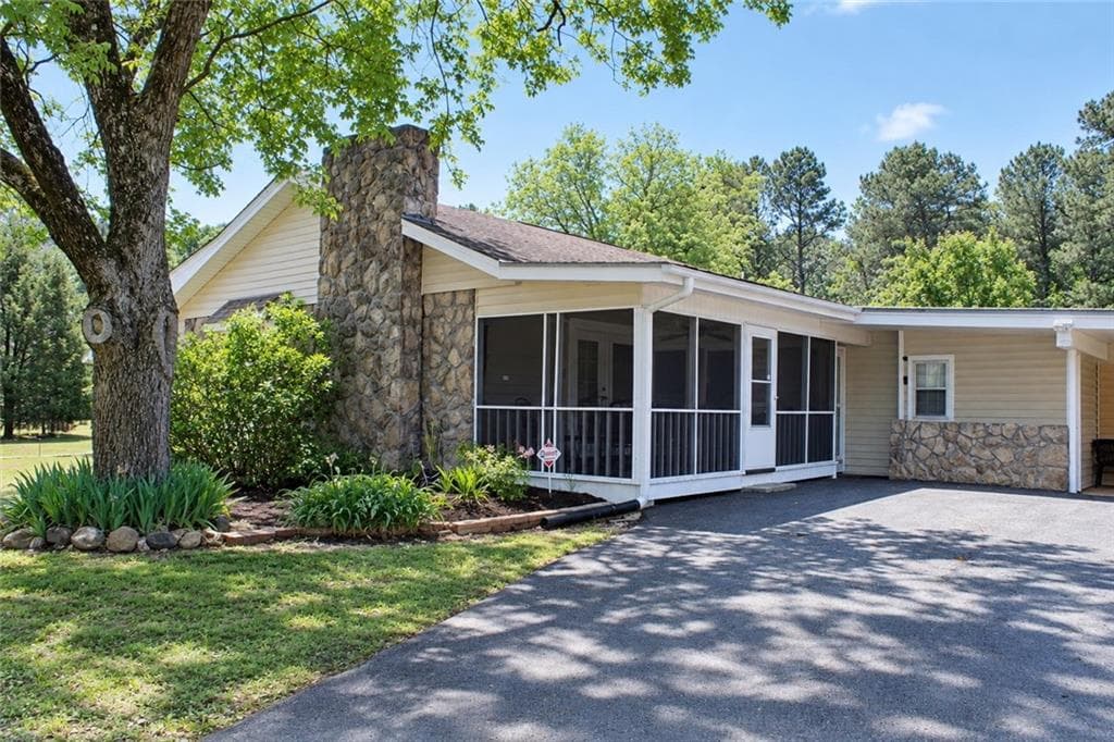 6 bedroom, 4 bathroom, 3,169 sq ft single family residence for sale at 394 Highway 211, Winder, GA 30680 — photo 3