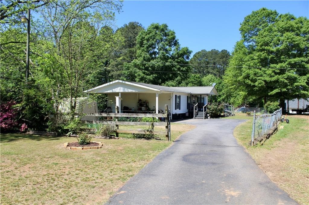 6 bedroom, 4 bathroom, 3,169 sq ft single family residence for sale at 394 Highway 211, Winder, GA 30680 — photo 6