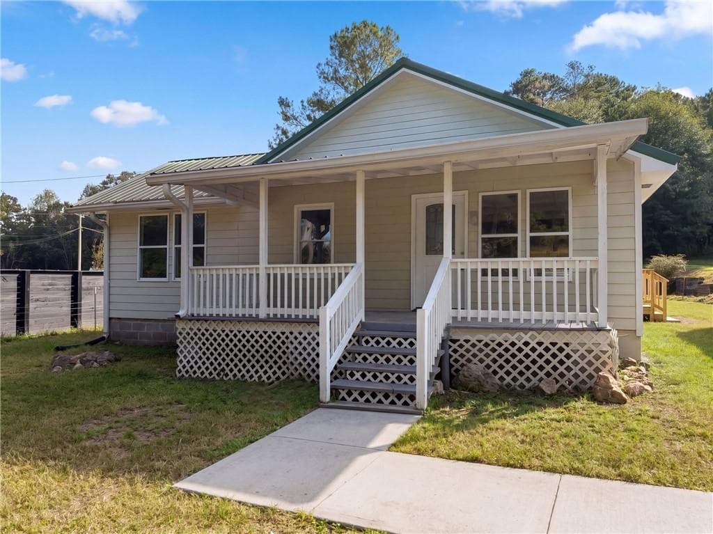 5 bedroom, 3 bathroom, 2,644 sq ft single family residence for sale at 670 Roland Hayes Parkway, Calhoun, GA 30701 — photo 1 of 33