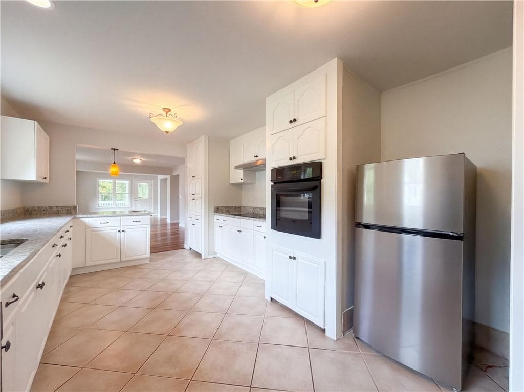 5 bedroom, 3 bathroom, 2,644 sq ft single family residence for sale at 670 Roland Hayes Parkway, Calhoun, GA 30701 — photo 2
