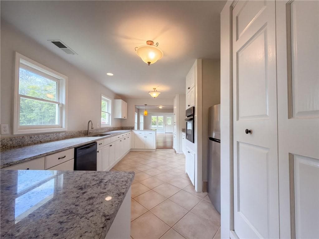 5 bedroom, 3 bathroom, 2,644 sq ft single family residence for sale at 670 Roland Hayes Parkway, Calhoun, GA 30701 — photo 6