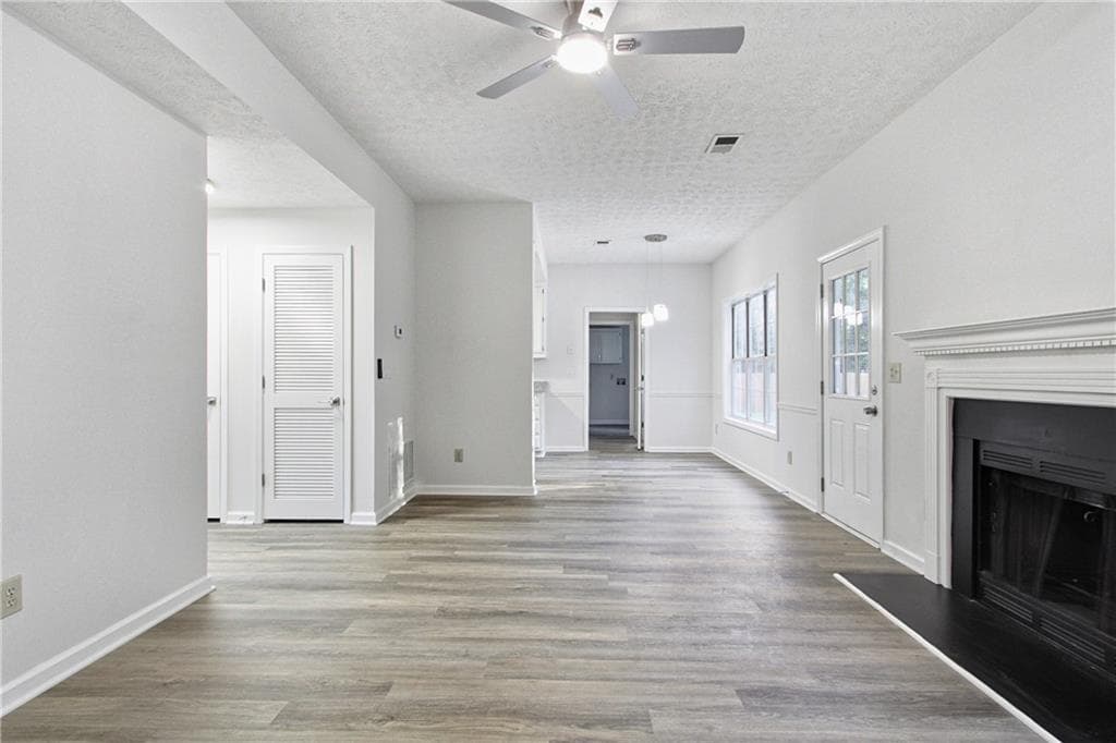 4 bedroom, 2 bathroom, 1,784 sq ft single family residence for sale at 6833 Sarah Jane Lane, Riverdale, GA 30296 — photo 3