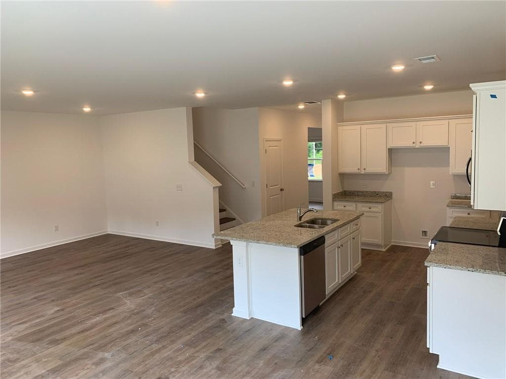6 bedroom, 4 bathroom, 3,009 sq ft single family residence for rent at 200 Red Dragon Drive, Jefferson, GA 30549 for $2,750 a month — photo 6