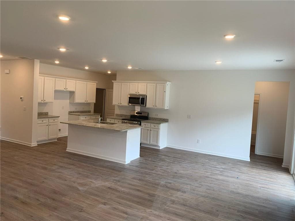 6 bedroom, 4 bathroom, 3,009 sq ft single family residence for rent at 200 Red Dragon Drive, Jefferson, GA 30549 for $2,750 a month — photo 7