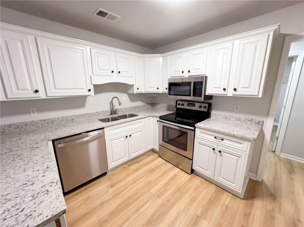 4 bedroom, 2 bathroom, 1,918 sq ft single family residence under contract at 1100 Timber Ridge Road, Watkinsville, GA 30677 — photo 3