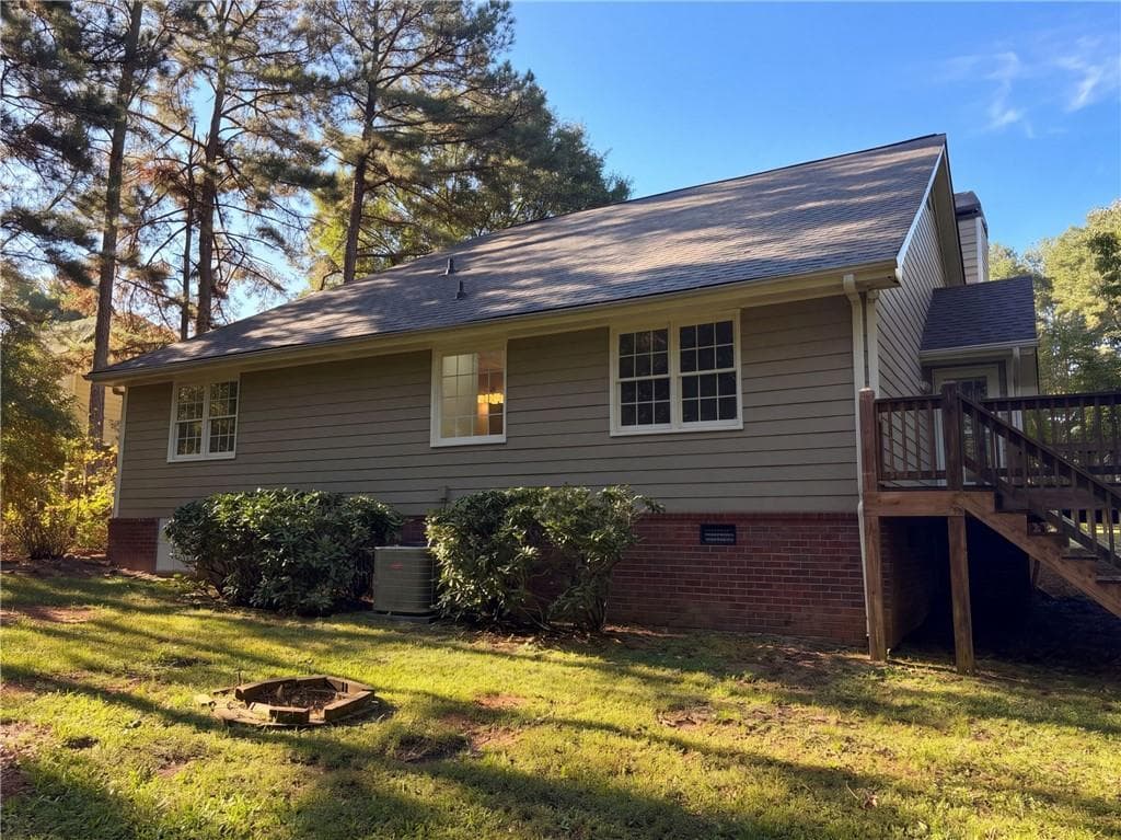 4 bedroom, 2 bathroom, 1,918 sq ft single family residence under contract at 1100 Timber Ridge Road, Watkinsville, GA 30677 — photo 5