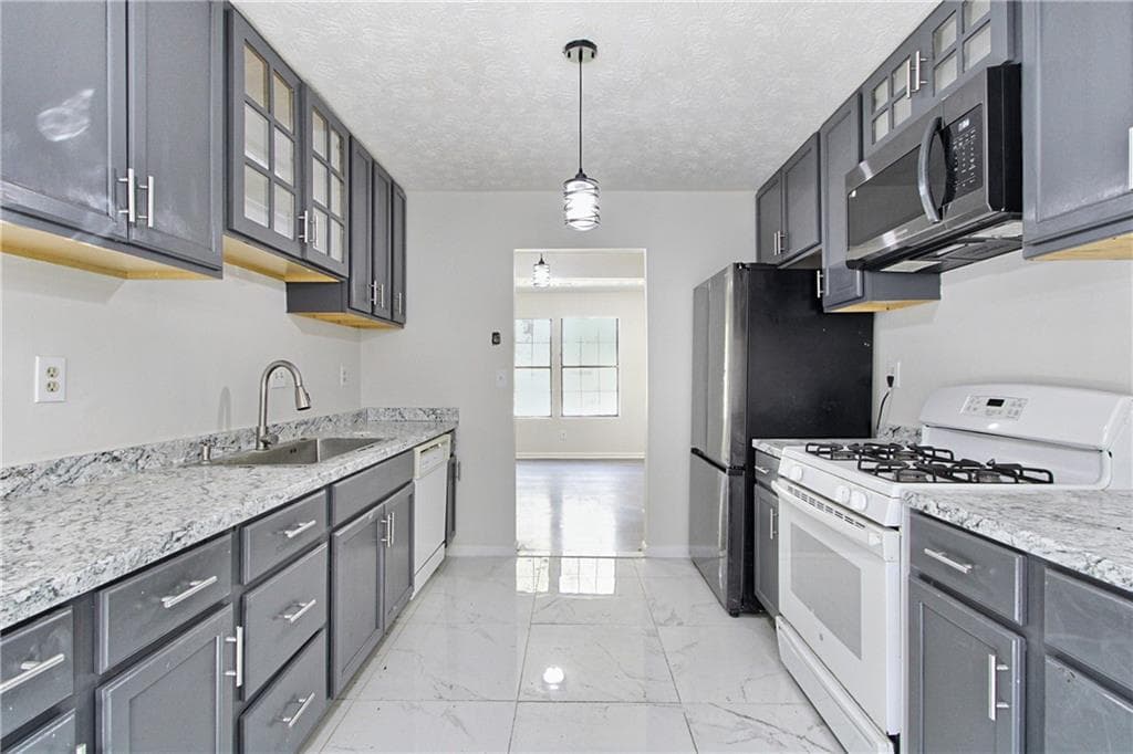 3 bedroom, 2 bathroom, 1,634 sq ft single family residence under contract at 5683 Cape Cod Lane, Lithonia, GA 30038 — photo 3
