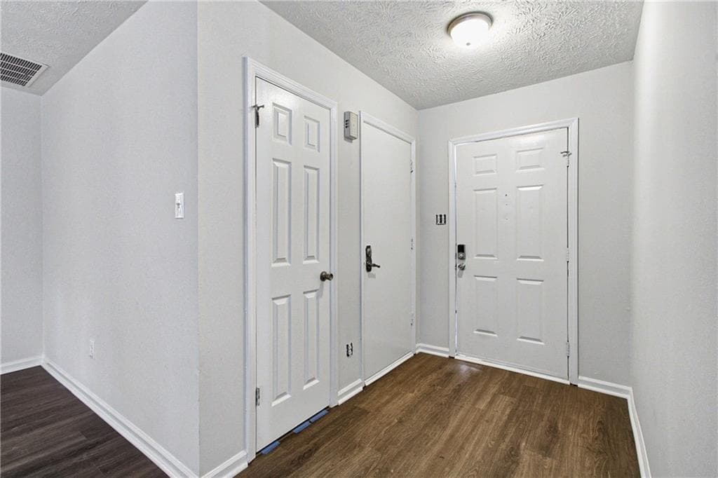 3 bedroom, 2 bathroom, 1,634 sq ft single family residence under contract at 5683 Cape Cod Lane, Lithonia, GA 30038 — photo 6