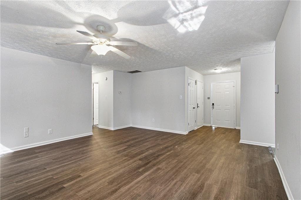3 bedroom, 2 bathroom, 1,634 sq ft single family residence under contract at 5683 Cape Cod Lane, Lithonia, GA 30038 — photo 8