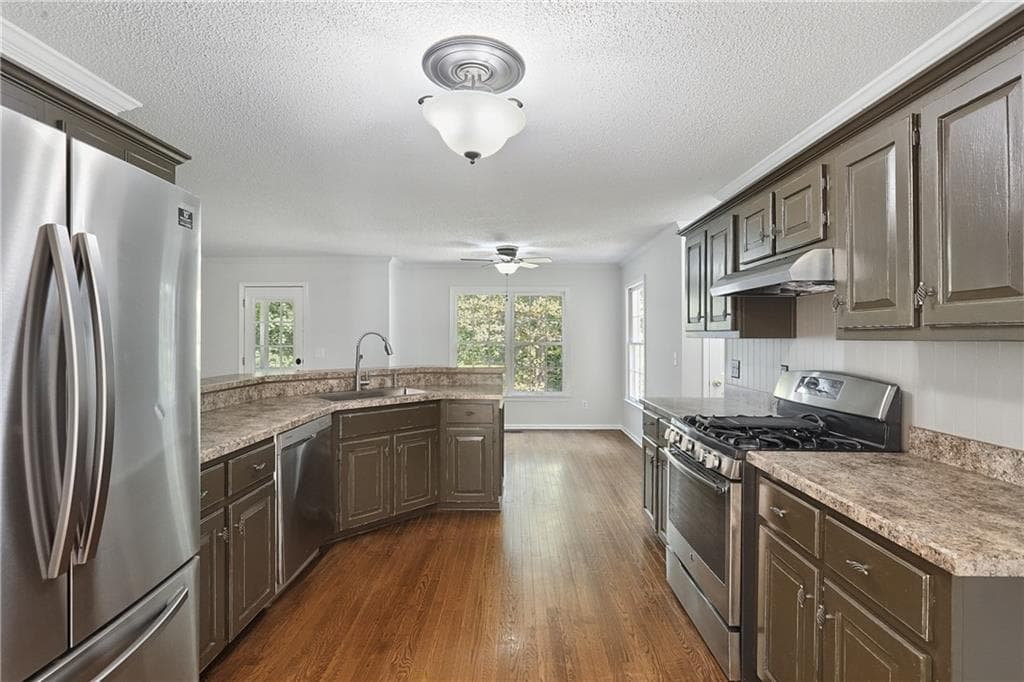 4 bedroom, 3 bathroom, 2,522 sq ft single family residence for sale at 1077 Angel Lane, Powder Springs, GA 30127 — photo 7