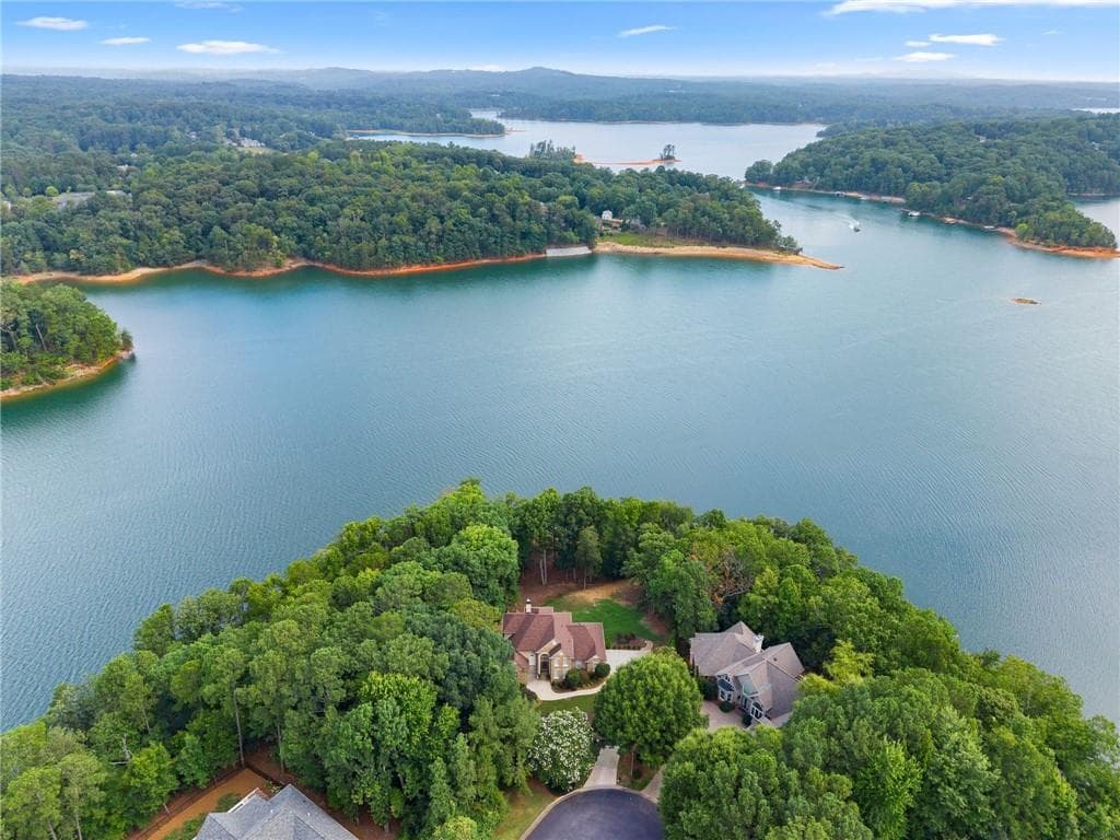 5 bedroom, 6 bathroom, 5,180 sq ft single family residence for rent at 2819 NE Point Overlook, Gainesville, GA 30501 for $5,900 a month — photo 4