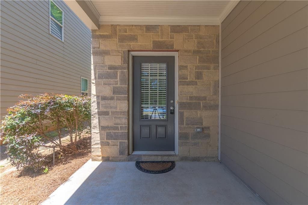 4 bedroom, 3 bathroom, 2,828 sq ft single family residence for rent at 5046 Apple Grove Road, Buford, GA 30519 for $2,400 a month — photo 2