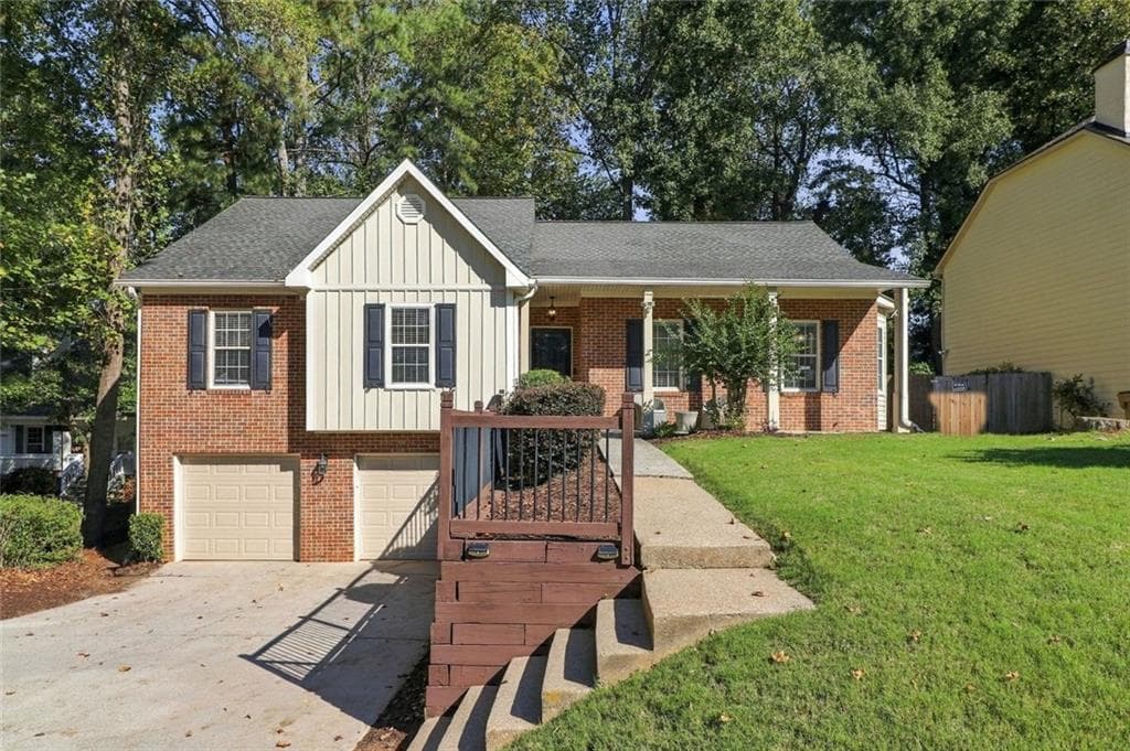 3 bedroom, 2 bathroom, 2,077 sq ft single family residence for sale at 4860 Hampton Square Drive, Johns Creek, GA 30022 — photo 3