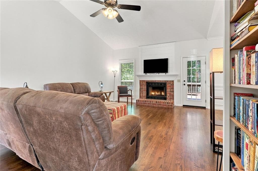 3 bedroom, 2 bathroom, 2,077 sq ft single family residence for sale at 4860 Hampton Square Drive, Johns Creek, GA 30022 — photo 7