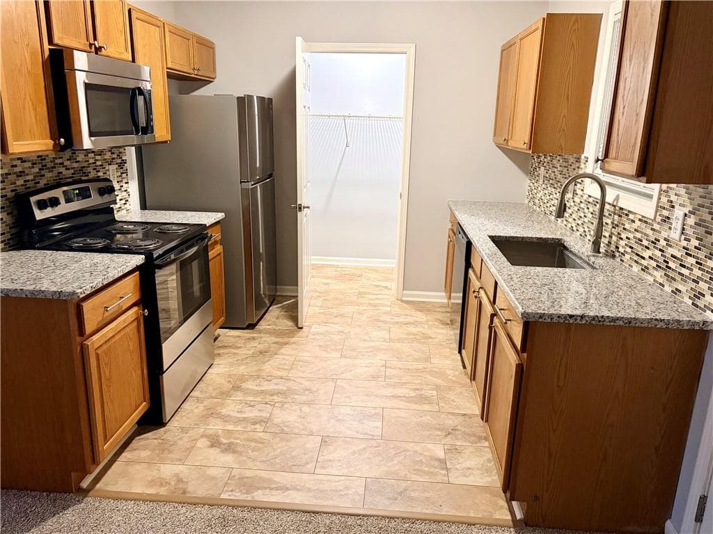 2 bedroom, 3 bathroom, 1,120 sq ft duplex for rent at 625 Baron Drive A, Monroe, GA 30655 for $1,400 a month — photo 4
