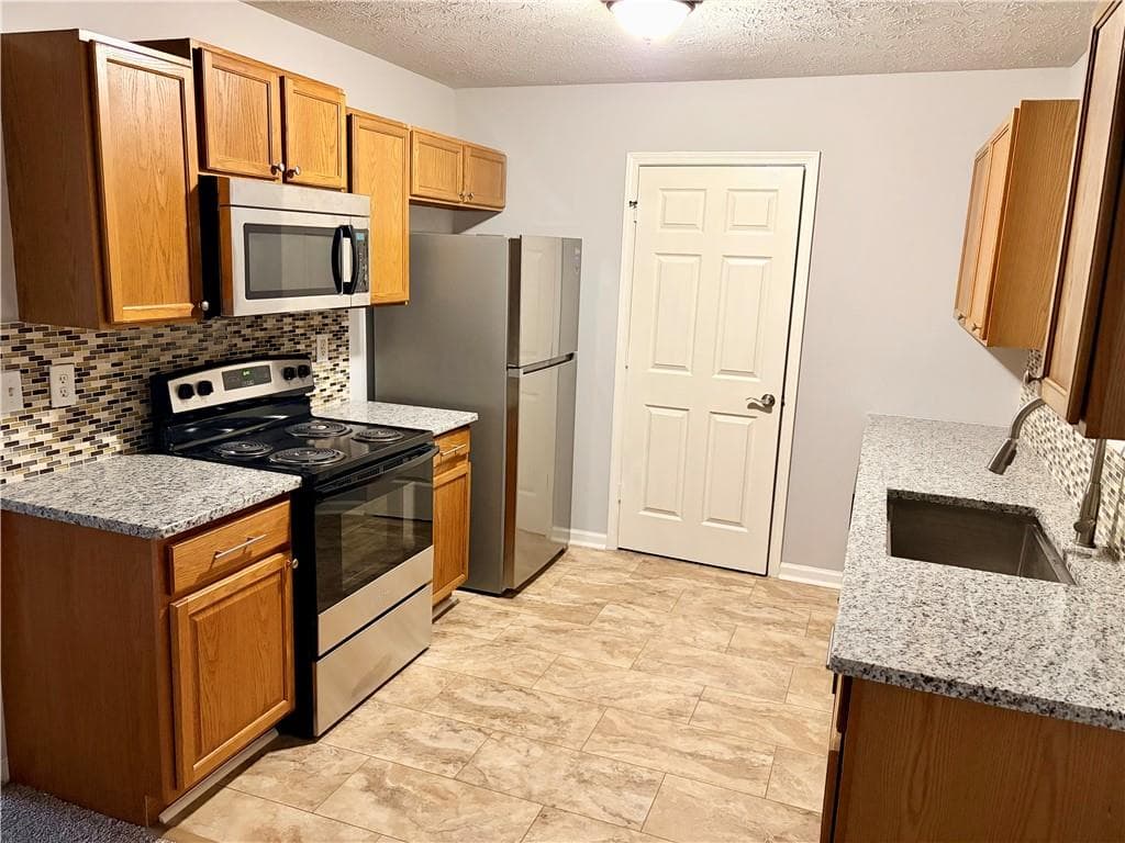 2 bedroom, 3 bathroom, 1,120 sq ft duplex for rent at 625 Baron Drive A, Monroe, GA 30655 for $1,400 a month — photo 3