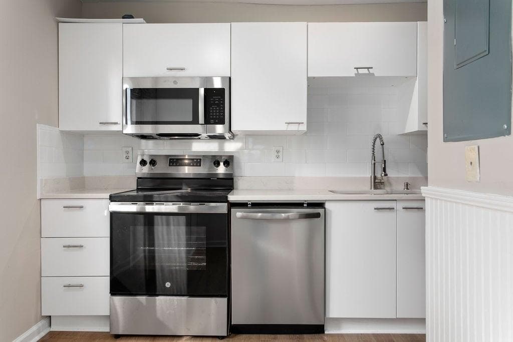 3 bedroom, 3 bathroom, 871 sq ft condominium for sale at 3312 Northcrest Road C, Atlanta, GA 30340 — photo 3