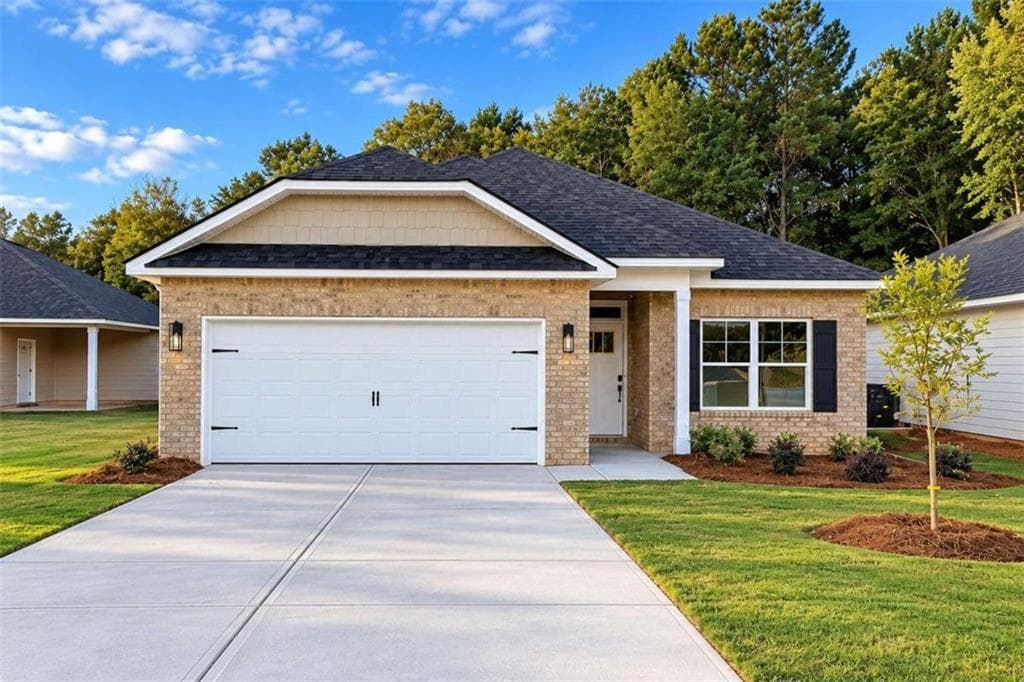 3 bedroom, 2 bathroom, 1,522 sq ft single family residence for sale at 200 Chaucer Lane, Carrollton, GA 30117 — photo 1 of 1