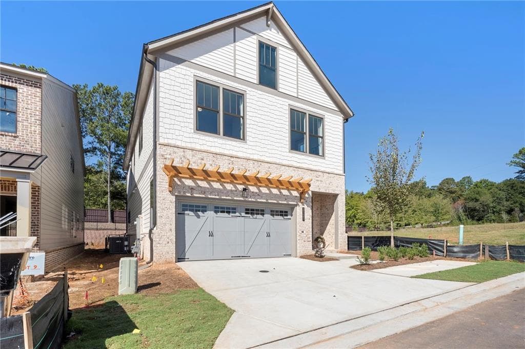 4 bedroom, 4 bathroom, 2,571 sq ft single family residence for sale at 2135 Fern Circle, Alpharetta, GA 30076 — photo 2