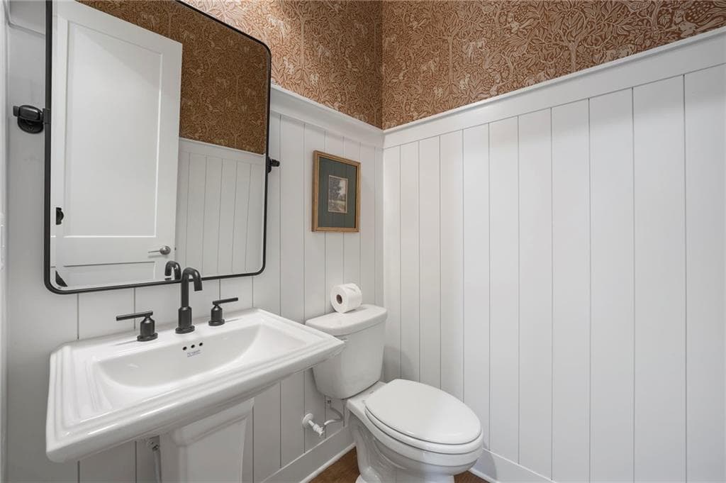 4 bedroom, 4 bathroom, 2,571 sq ft single family residence for sale at 2135 Fern Circle, Alpharetta, GA 30076 — photo 8