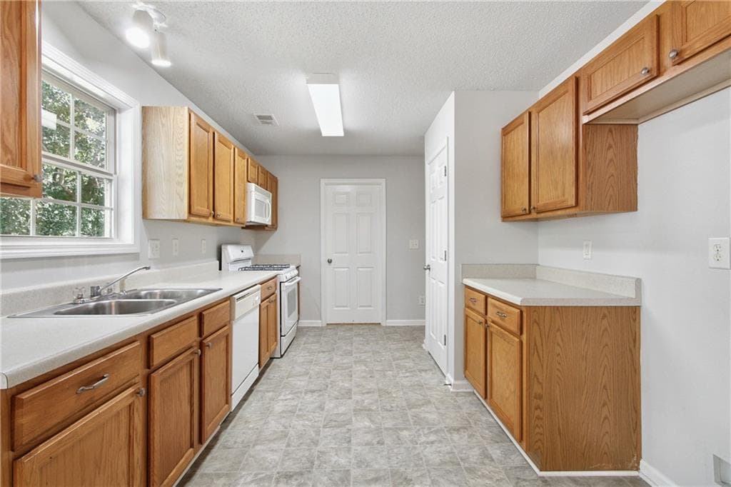 3 bedroom, 3 bathroom, 1,456 sq ft single family residence for sale at 273 Rosemont Court, Hiram, GA 30141 — photo 3