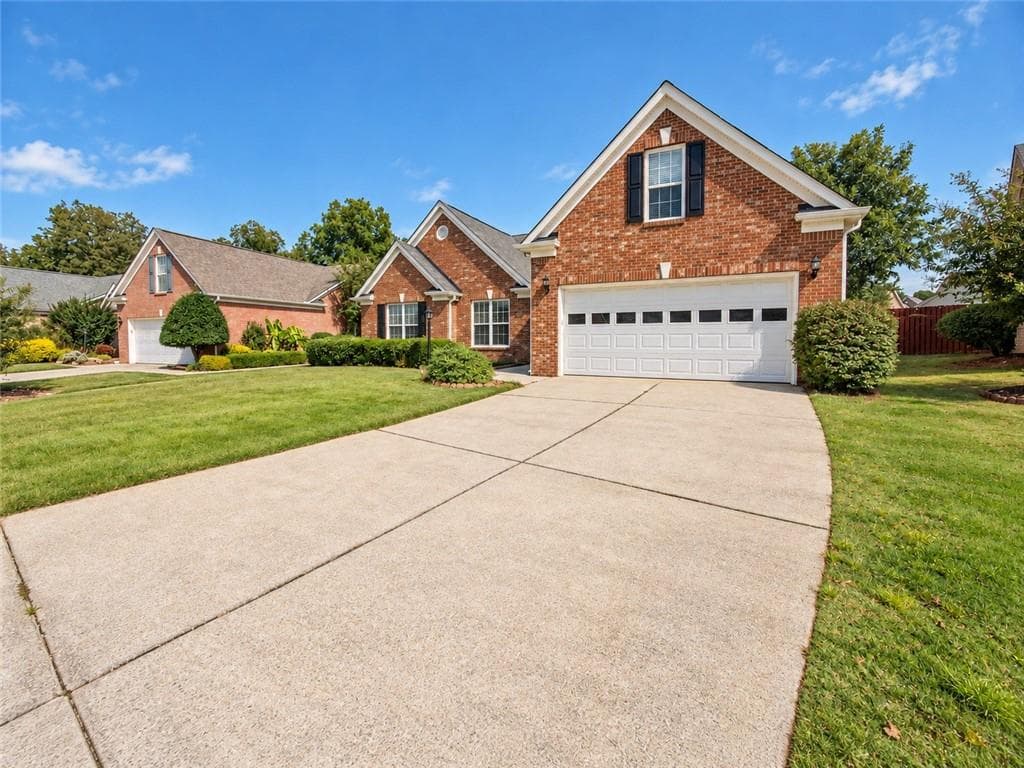 3 bedroom, 2 bathroom, 2,160 sq ft single family residence for sale at 540 Groveland Parkway, Lawrenceville, GA 30046 — photo 2