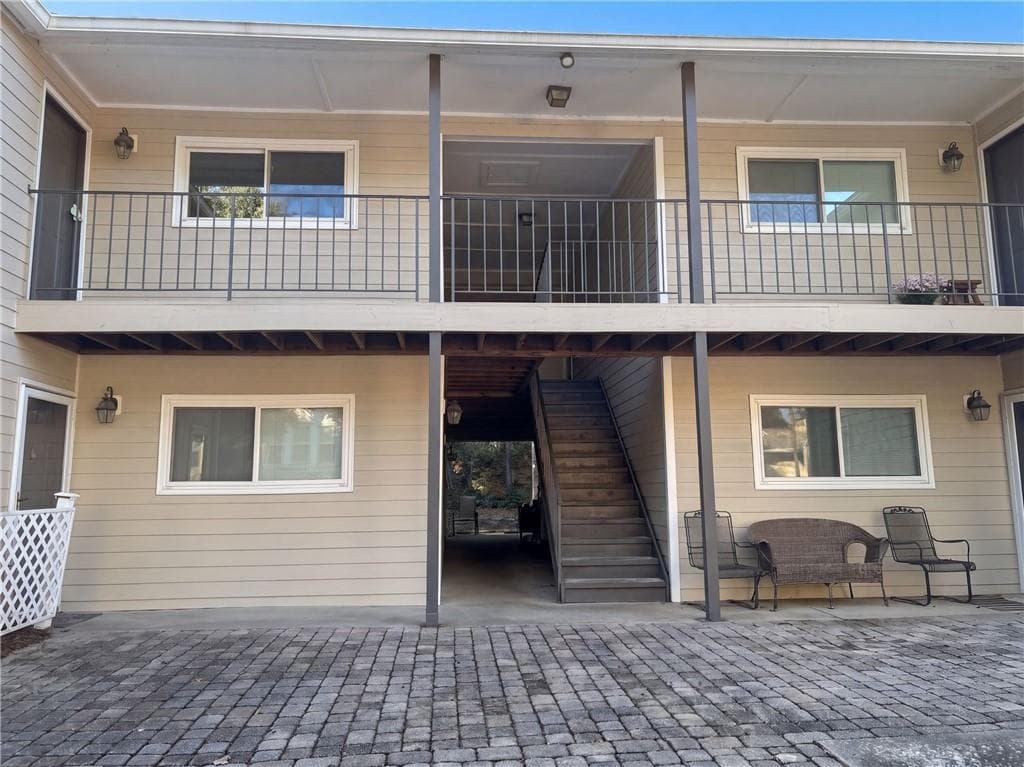 2 bedroom, 2 bathroom, 1,157 sq ft condominium for sale at 1113 Lake Pointe Circle, Roswell, GA 30075