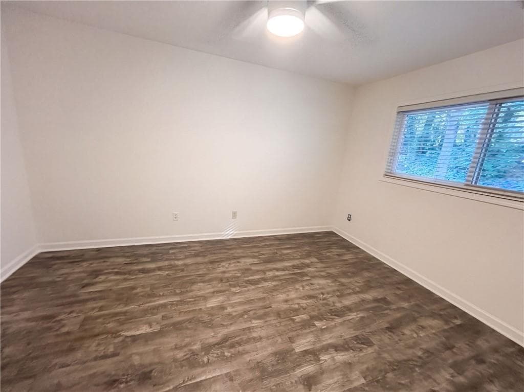 2 bedroom, 2 bathroom, 1,157 sq ft condominium for sale at 1113 Lake Pointe Circle, Roswell, GA 30075 — photo 4