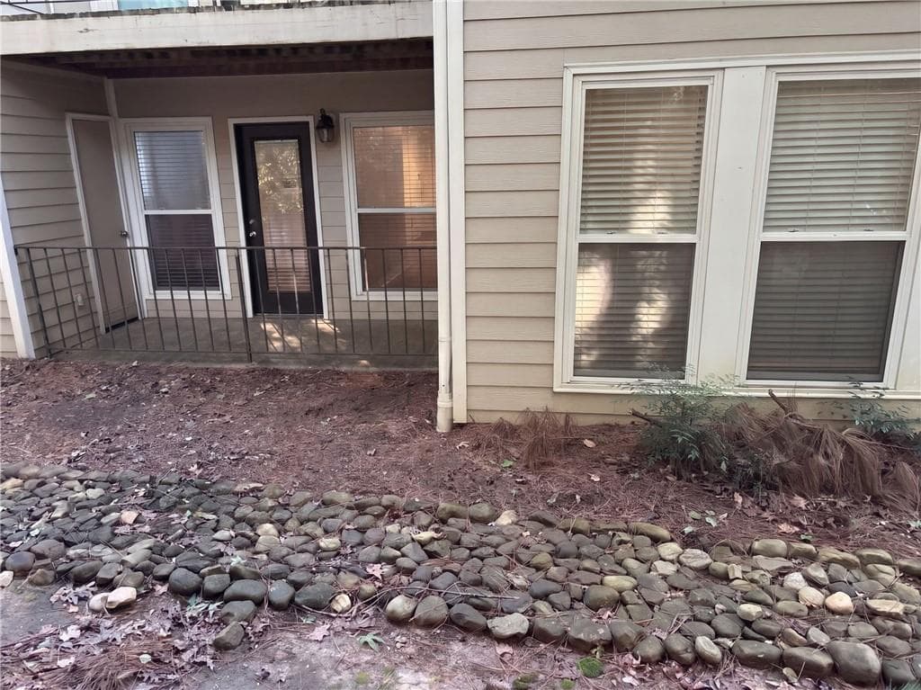 2 bedroom, 2 bathroom, 1,157 sq ft condominium for sale at 1113 Lake Pointe Circle, Roswell, GA 30075 — photo 5