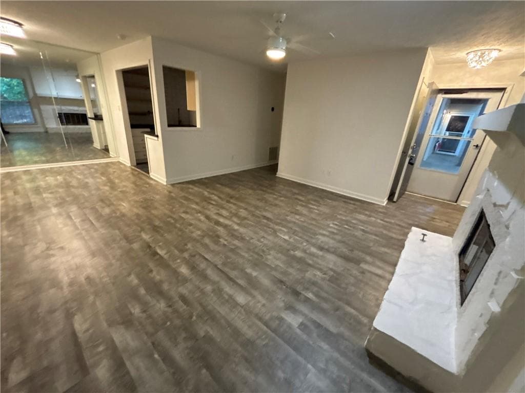 2 bedroom, 2 bathroom, 1,157 sq ft condominium for sale at 1113 Lake Pointe Circle, Roswell, GA 30075 — photo 7