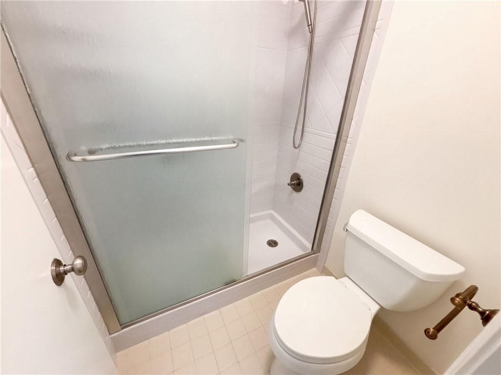 2 bedroom, 2 bathroom, 1,157 sq ft condominium for sale at 1113 Lake Pointe Circle, Roswell, GA 30075 — photo 9