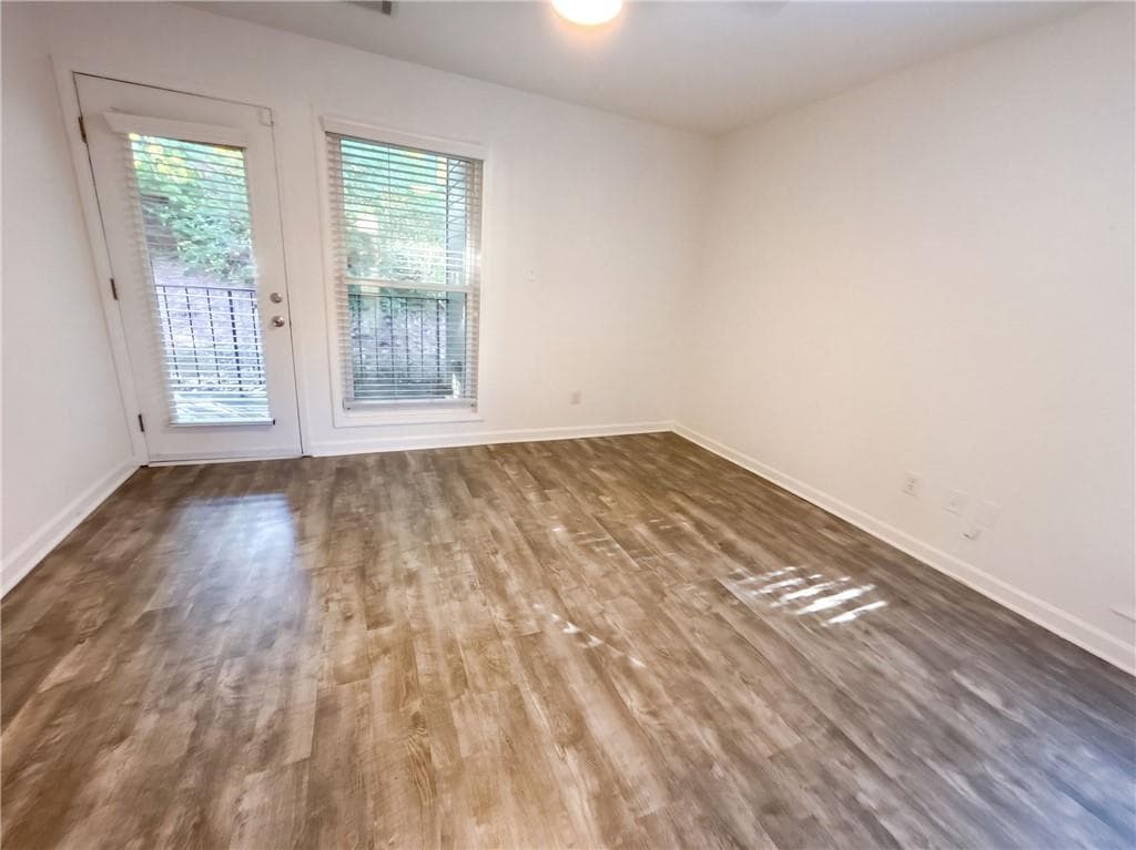 2 bedroom, 2 bathroom, 1,157 sq ft condominium for sale at 1113 Lake Pointe Circle, Roswell, GA 30075 — photo 10