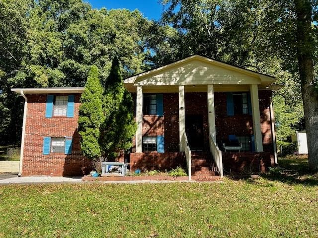 5 bedroom, 2 bathroom, 1,971 sq ft single family residence for rent at 2851 Club Drive, Lawrenceville, GA 30044 for $2,495 a month — photo 1 of 18