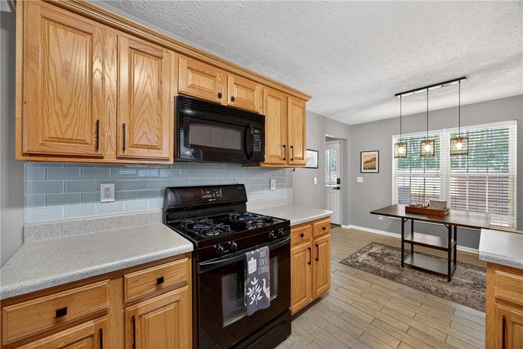 3 bedroom, 3 bathroom, 2,041 sq ft single family residence for sale at 9899 Vista Circle, Union City, GA 30291 — photo 10