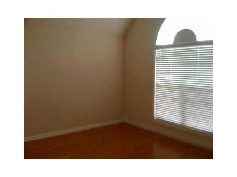 4 bedroom, 3 bathroom, 2,674 sq ft single family residence for rent at 3555 Stoneleigh Run Drive 3555, Buford, GA 30519 for $2,300 a month — photo 3