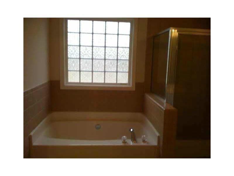 4 bedroom, 3 bathroom, 2,674 sq ft single family residence for rent at 3555 Stoneleigh Run Drive 3555, Buford, GA 30519 for $2,300 a month — photo 8