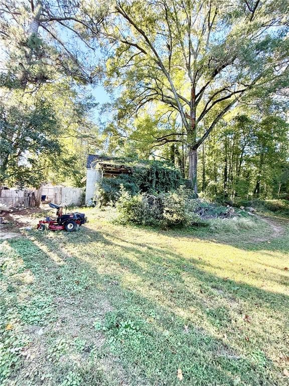 3 bedroom, 1 bathroom, 1,195 sq ft single family residence for sale at 5596 Lakeside Drive, Union City, GA 30291 — photo 2