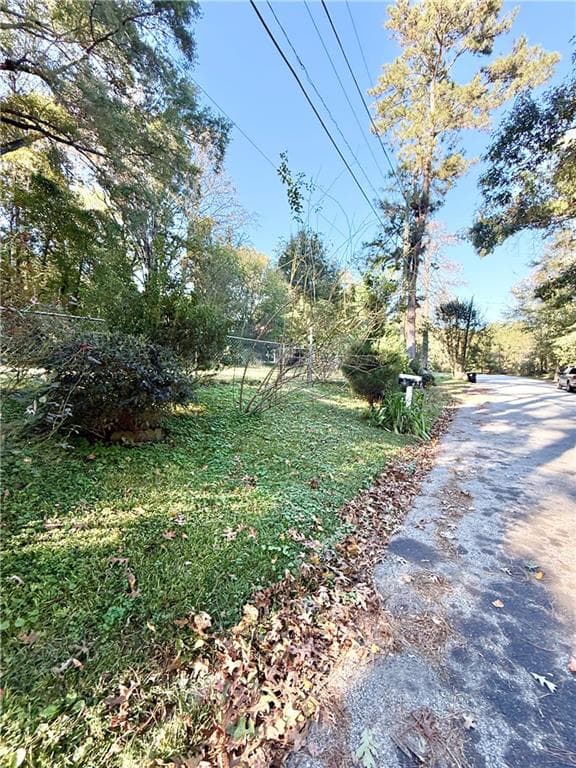 3 bedroom, 1 bathroom, 1,195 sq ft single family residence for sale at 5596 Lakeside Drive, Union City, GA 30291 — photo 3