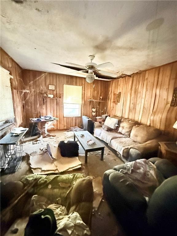 3 bedroom, 1 bathroom, 1,195 sq ft single family residence for sale at 5596 Lakeside Drive, Union City, GA 30291 — photo 6